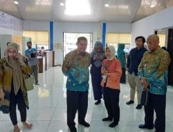 Rr. Endah Sri Rejeki Puji Kelas Parenting Literasi DPK Maros