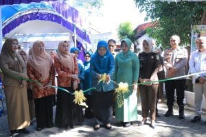 Pj Ketua TP PKK Takalar Gunting Pita Gerakan Pangan Murah jelang Idhul Adha