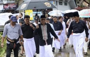 Teman Sedih Juga Ikut Sedih, IAS GubernurKu Melayat Tiga Rumah Duka di Toraja – Torut
