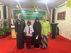 Setelah Gelar Ziarah Makam Pahlawan, Kejari Takalar Serahkan Santunan Bagi Siswa Siswi Berprestasi