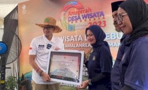 Desa Wisata Terbaik di Indonesia, Bupati Lutra Indah Terima Penghargaan Menteri Sandiaga Uno