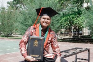Putra Mansyur Semma Wisudawan Terbaik UIN Alauddin Angkatan 97