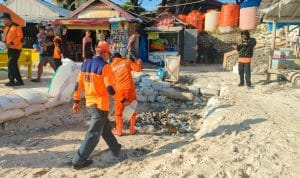 BPBD Aksi Bersih di Pantai Tanjung Bira Bulukumba