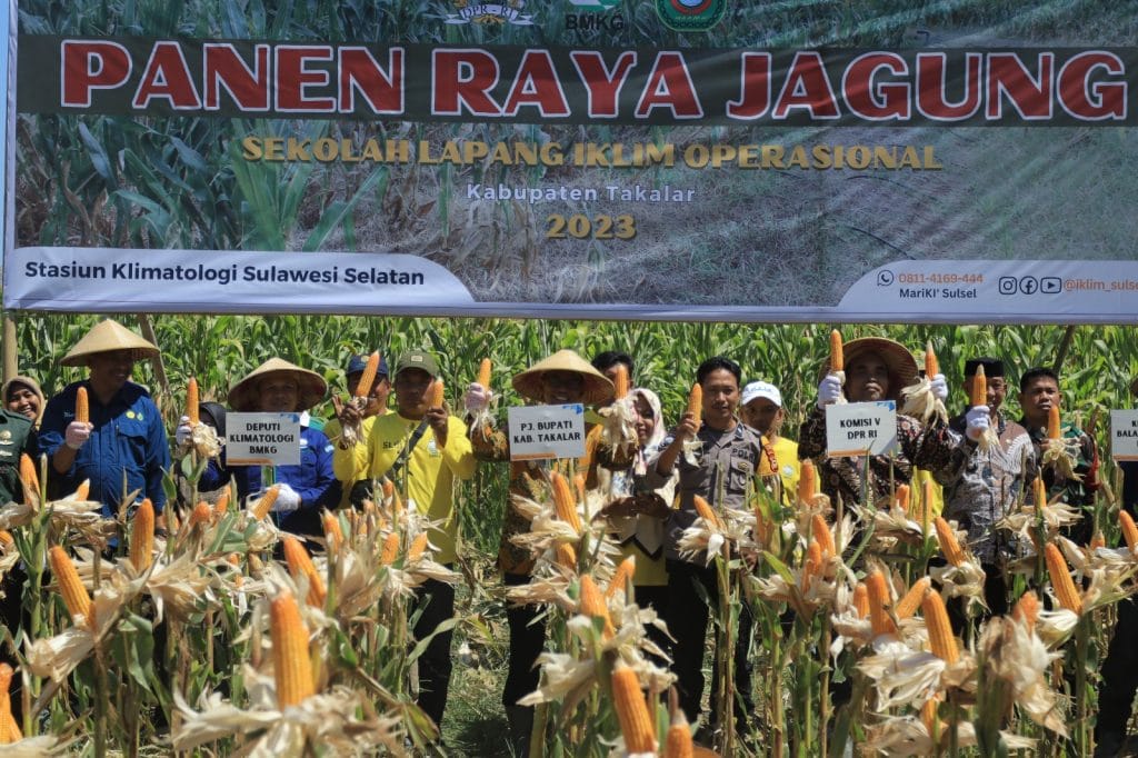 Panen Raya Sekolah Lapang Iklim (SLI) Mendukung Ketahanan Pangan di Takalar