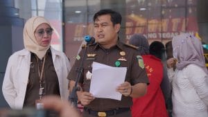 Tim Tabur Intelijen Kejati Sulsel Mengamankan Buronan Pengedar Sedian Farmasi