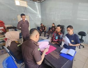 Penyidik Kejati Sulsel Serahkan Tersangka Korupsi PDAM Kota Makassar Ke Penuntut Umum 3(Tiga)
