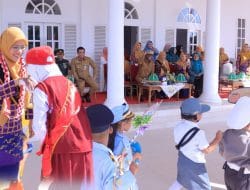 Bunda Paud Takalar Dampingi Pj Bupati Lepas Karnaval dan Gerak Jalan Indah HUT ke-78 R