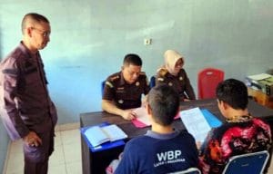 Kejati Sulsel Penyerahan Tiga Tersangka Dugaan Korupsi Dana PDAM Kota Makassar
