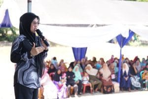 Husniah Talenrang Diserbu Warga Bajeng Barat Gowa