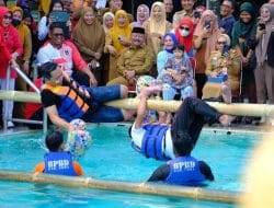 Pertama Kali, Lomba Kupas Bawang dan Pukul Bantal Meriahkan HUT Ke-78 RI di Gowa