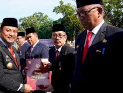 Gubernur Sulsel Sematkan 2.398 Satyalancana Karya Satya kepada PNS