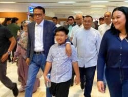 Nurdin Abdullah Disambut Ratusan Warga di Bandara Internasional Sultan Hasanuddin