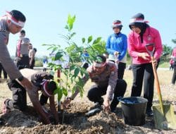 Polri Raih Rekor MURI, Polda Sulsel Tanam 1.750 Pohon