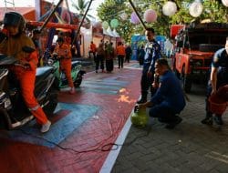 Damkar Makassar Edukasi Pengunjung F8 Penanganan Tabung Gas Terbakar hingga Foto Bareng Satwa Liar