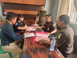 Kejati Sulsel Serahkan Tersangka Dan Barang Bukti Tindak Pidana Korupsi Dalam Penyaluran Kredit Kreasi Pegadaian Cabang Rantepao