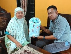 Camat Polut, Mengunjungi Mantan Gurunya Ucapkan Selamat Hari Guru