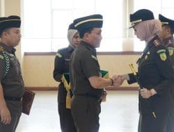 Pastikan Kejaksaan Selalu Hadir Ditengah-Tengah Masyarakat Dan Pembangunan, Ini Pesan Kejati Sulsel Saat Melantik Pejabat Kejari Pangkep 