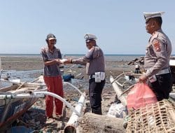 Polres Bantaeng Kembali Berbagi Nasi Kotak Jum’at Berkah