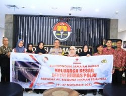 Kadivhumas Polri Berangkatkan 15 Orang Ibadah Umroh Dalam Rangka Hari Jadi ke-72 Humas Polri