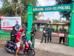Jumat Berkah, Anggota Koramil Bagikan Snack Kepada Para Pengguna Jalan