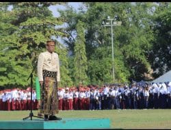 Berpakaian Adat, Pj. Bupati Takalar Irup Upacara Hari Guru Nasional Tahun 2023