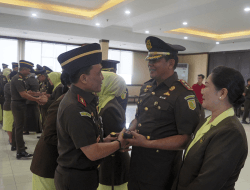 Kejati Sulsel Melantik Pejabat Eselon III Asisten Tindak Pidana Khusus, Kejari Dan Koordinator Wujudkan Adhyaksa Tangguh Dan Berani