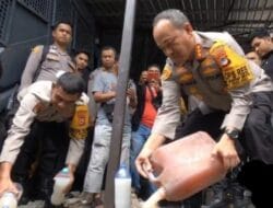 Sebanyak 2.157 Liter Ballo Dimusnahkan Polrestabes Makassar