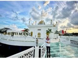 Wujudkan Cinta ke Ibunda, Ustadz Dasad Latif Bangun Masjid Hj Sitti Mang