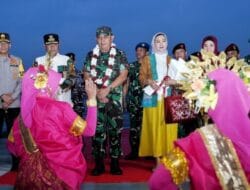 Disambut Adat Bugis-Makassar, Mayjen Bobby Resmi Menjabat Pangdam XIV/Hsn