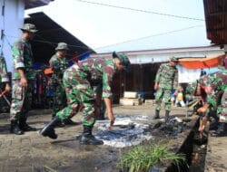 Personel Kodim Takalar Gerebek Sampah Pasar Sentral Takalar Dan Saluran Air