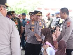Kapolri dan Panglima TNI Berikan Bantuan Kesehatan Gratis di Maluku