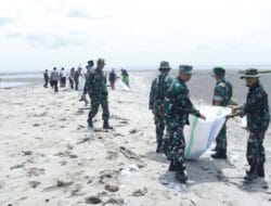 Sambut Hari Juang TNI AD, Kodim Takalar Ajak Instansi Terkait Dan Warga Pesisir Bersihkan Pantai Serta Penanaman Pohon
