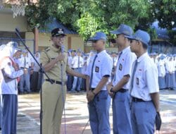 Pembina Upacara di SMA 1 Takalar, Pj Bupati Mengingatkan Siswa Untuk Mempersiapkan Diri Dalam Membangun Daerah