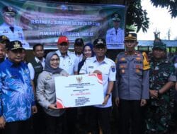 Pj. Gubernur Sulsel didampingi Pj. Bupati Takalar Tinjau Insiminasi Buatan di Kecamatan Mangarabombang