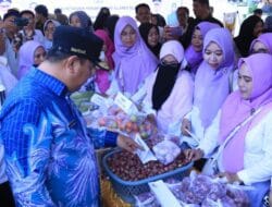 Cegah Inflasi, Pj. Gubernur Bersama Pj. Bupati Takalar Tinjau Kegiatan Pasar Murah