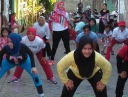 Rahmi Alwi Caleg PKB DPRD Sulsel Senam Bersama Puluhan Ibu-ibu Milenial