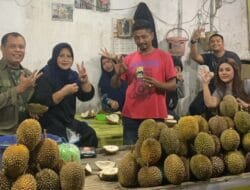 Rahmi Alwi Caleg PKB DPRD Sulsel, Blusukan ke Pasar dan Menemui Pedagang serta Pengamen