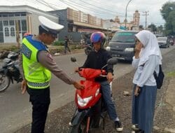 Humanis, Personel Sat Lantas Polres Takalar Tegur Pelajar
