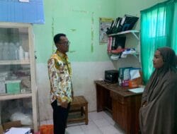 Pantau Kedisiplinan Pegawai, Pj. Bupati Takalar Sidak Kantor Lurah dan Pustu Sombalabella Kec. Pattallassang