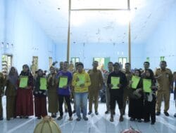 Rangkaian Hari Jadi Takalar Ke-64, Pj. Bupati Takalar Serahkan Bantuan Berupa Sertifikat Tanah Gratis di Kecamatan Galesong
