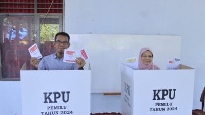Salurkan Hak Pilih di Takalar, Pj. Bupati Bersama Pj. Ketua TP. PKK Takalar Terdaftar di TPS 02 Kalabbirang