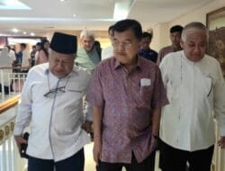 Jokowi Bagi Bansos Depan Istana, Jusuf Kalla : Ini Memalukan Sekali