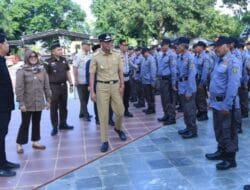 Pejabat Bupati Takalar Pimpin Apel Akbar Sekaligus Membuka Bimtek Satlinmas Sebagai Petugas TPS Pada Pemilu 2024