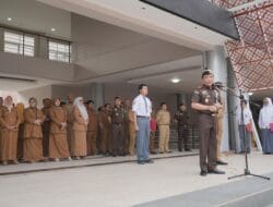 Ukir Prestasi Menuju Indonesia Emas : Kejati Sulsel Jadi Inspektur Upacara Di SMA 1 Makassar “Hindari Perbuatan Tercelah Dan Perbuatan Melanggar Hukum”