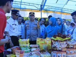 Pj. Bupati Takalar didampingi Pj. Ketua TP. PKK hadir di Gerakan Pasar Murah
