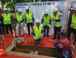 Kejati Sulsel Agus Salim Meletakkan Batu Pertama Pembangunan Justice Tower Pada Perayaan Dienalis Fakultas Hukum Unhas Ke-73