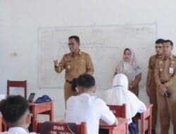 Pj. Bupati Takalar Pantau Ujian Sekolah di SMP Negeri 1 Takalar