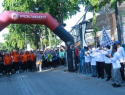 Pj Bupati Takalar Bersama Dengan Ketua TP PKK Hadir Ikuti Gerak Jalan Santai Menyambut Hari Pendidikan Nasional Tingkat Kabupaten Takalar Tahun 2024