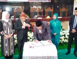 DPRD Kabupaten Buru Gelar Paripurna Serah Terima Jabatan Pejabat Bupati 