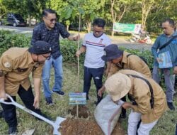 Hari Lingkungan Hidup, DLH Makassar Pimpin Aksi Penanaman 300 Bibit Pohon